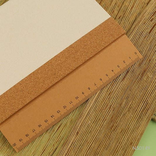 Cuaderno fabricado a partir del reciclado de envases de leche. También tiene un detalle en corcho