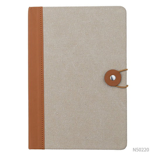 Cuaderno tamaño A5 en tela ecológica detalle en pu eco cuero. Puede personalizarse con un logotipo para regalos empresariales.