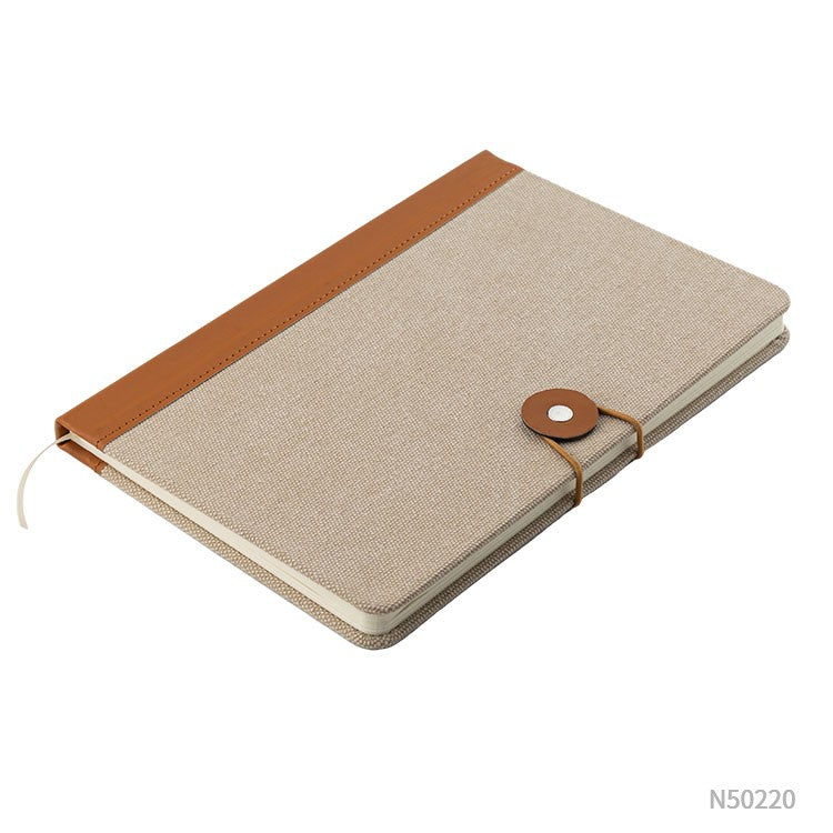 Cuaderno tamaño A5 en tela ecológica detalle en pu eco cuero. Puede personalizarse con un logotipo para regalos empresariales.