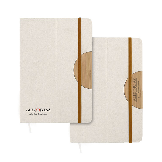 Cuaderno porta celular fabricado a partir del reciclado de envases de leche. También, tiene un detalle en bambú. Se puede personalizar con un logotipo grabado en láser.