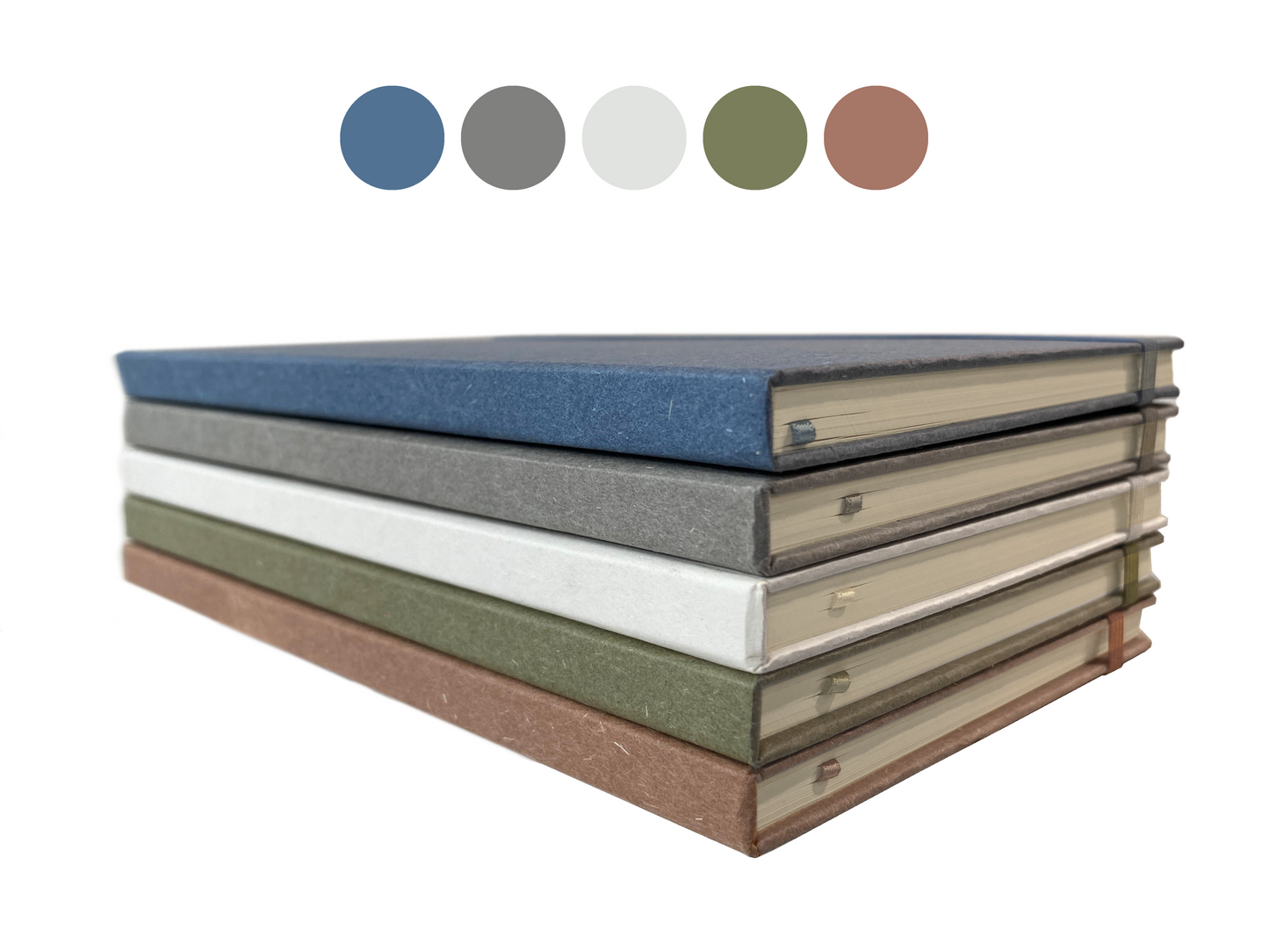 Cuaderno ecológico fabricado con papel de hierba en tapa y contratapa. Se puede personalizar con un logotipo impreso en UV