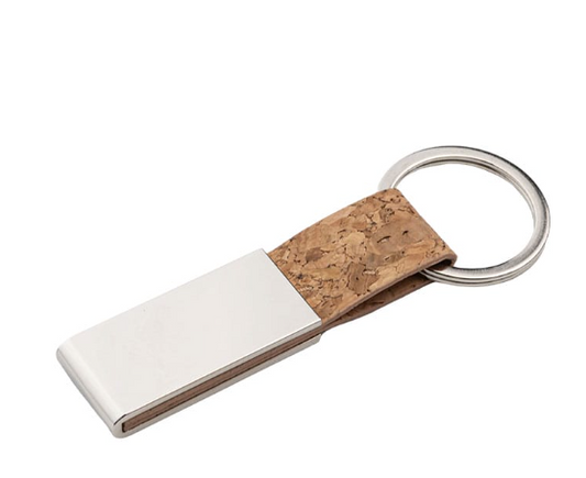 Llavero en corcho y metal para regalos empresariales. Se puede personalizar con grabado láser en una cara