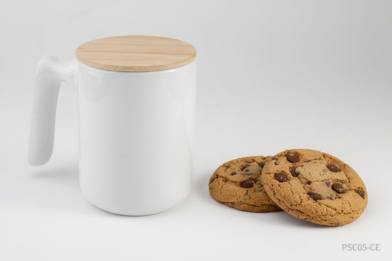 Taza de cerámica con tapa de bambú. Puede personalizarse con un logo para regalos empresariales