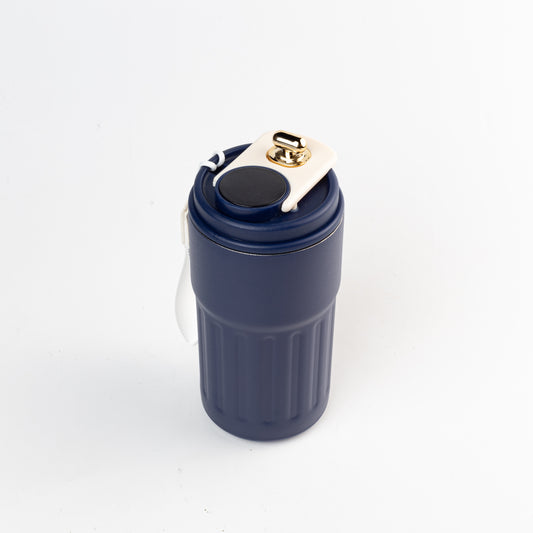 Vaso térmico inteligente que tiene una tapa con display para saber la temperatura interna del mismo. Para regalos empresariales personalizados puede tener un logo grabado