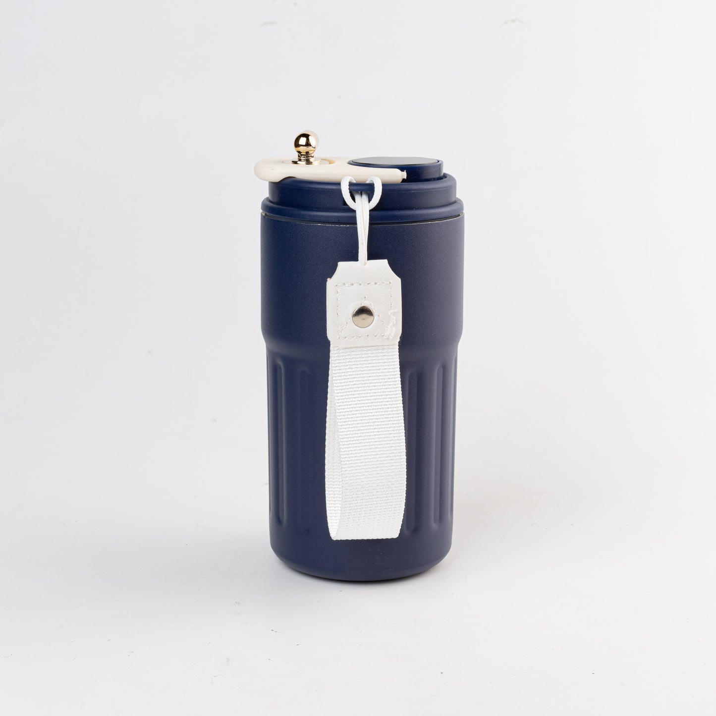Vaso térmico inteligente que tiene una tapa con display para saber la temperatura interna del mismo. Para regalos empresariales personalizados puede tener un logo grabado