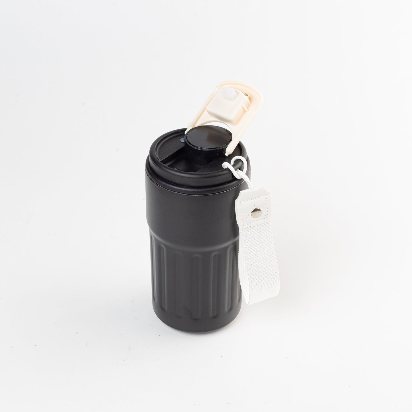 Vaso térmico inteligente que tiene una tapa con display para saber la temperatura interna del mismo. Para regalos empresariales personalizados puede tener un logo grabado