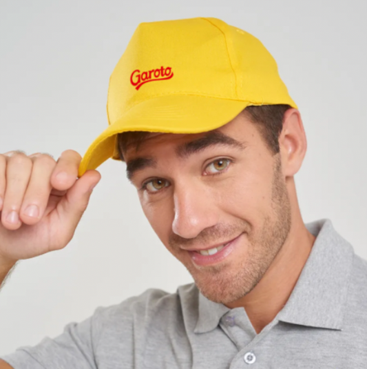 Gorro clásico amarillo. Logo personalizado, regalo empresarial.