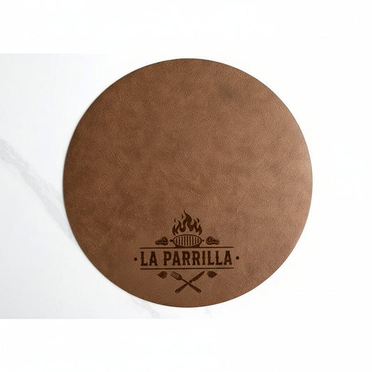 Individual Simil de cuero color marrón. Logo personalizado grabado, regalo empresarial.