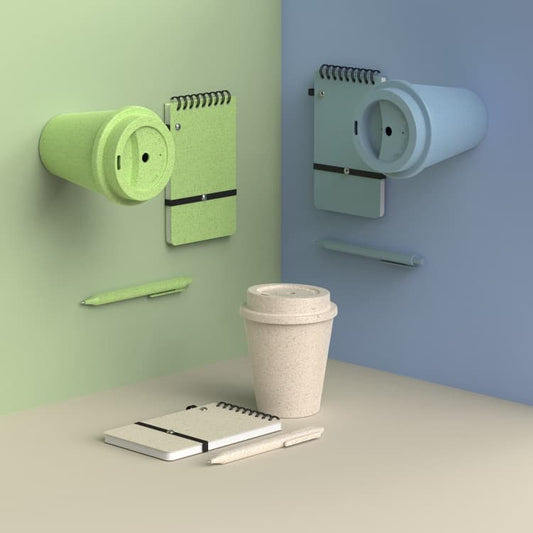 Kit de oficina ecológico que incluye una libreta, un vaso con tapa y una lapicera. Todos con pla biodegradable. Para regalos empresariales puede personalizarse con la impresion UV de un logo