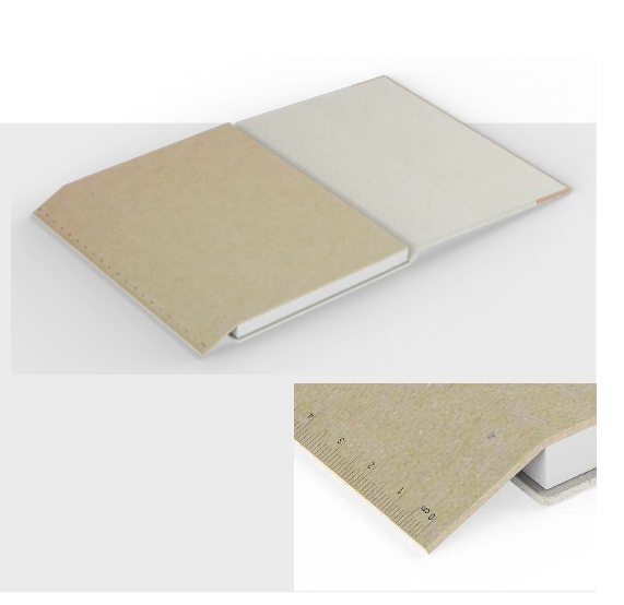 Cuaderno fabricado a partir del reciclado de envases de leche. También tiene un detalle en corcho