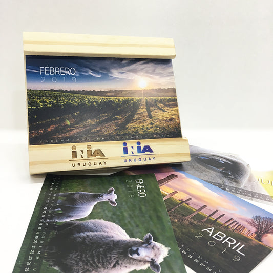 Calendario de madera tipo porta retratos