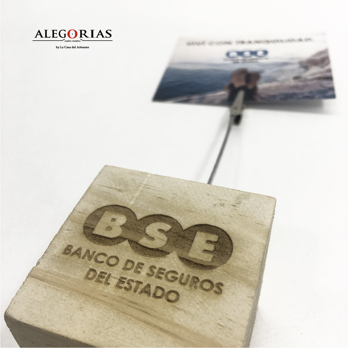 Cubo sujeta papel