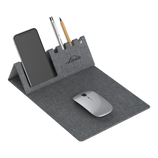 Mouse pad organizador. Aparece un celular, con un mouse, un lápiz y una lapicera