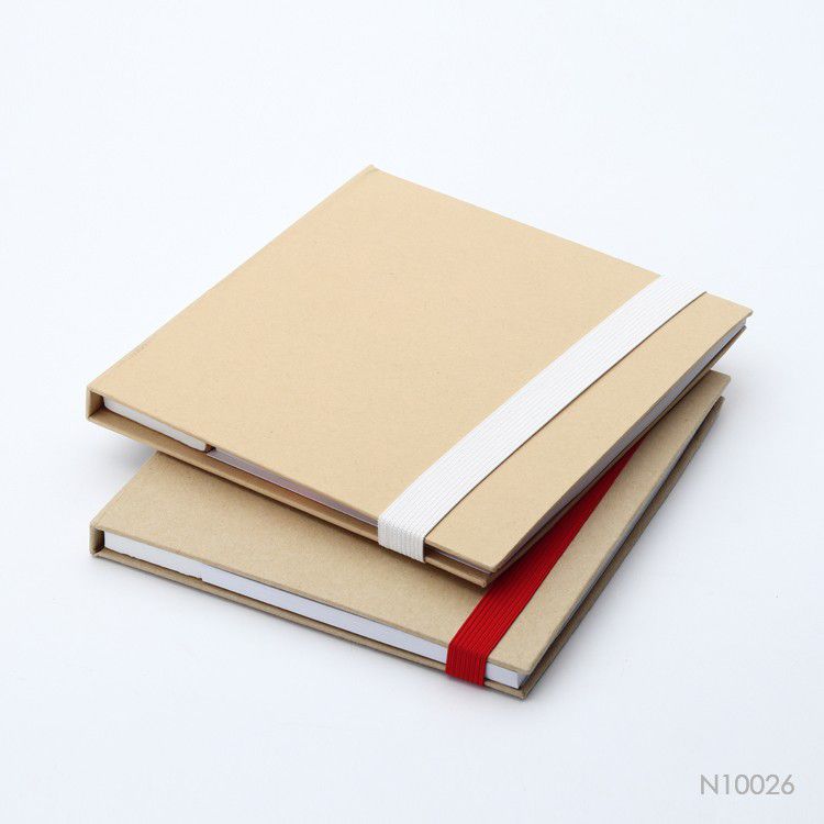 Libreta de notas con accesorios