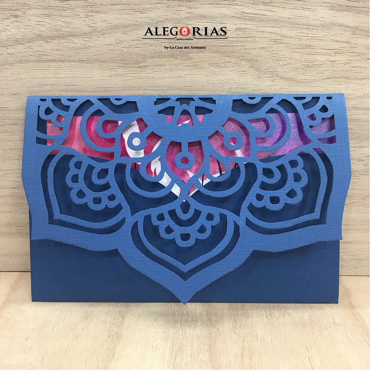 Tarjeta de Invitación - Diseño con sobre calado