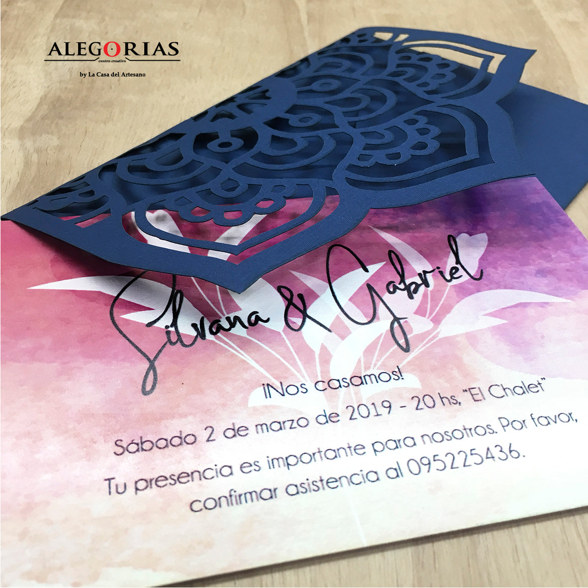 Tarjeta de Invitación - Diseño con sobre calado