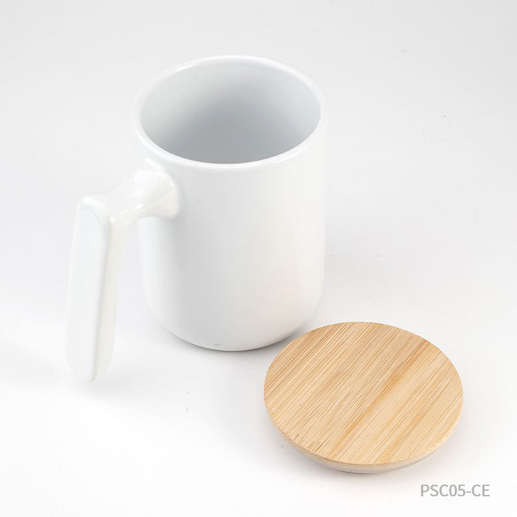 Taza de cerámica con tapa de bambú.  Puede personalizarse con un logo para regalos empresariales
