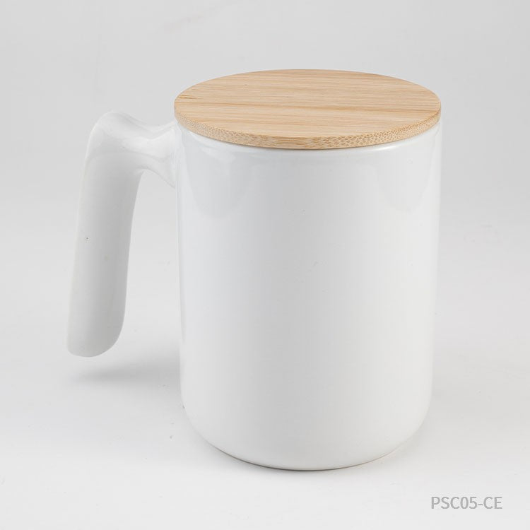 Taza de cerámica con tapa de bambú.  Puede personalizarse con un logo para regalos empresariales