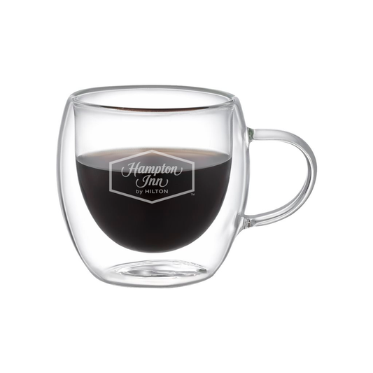 Taza de doble pared de vidrio. Para regalos empresariales se puede personalizar utilizando grabado láser o impresión UV.