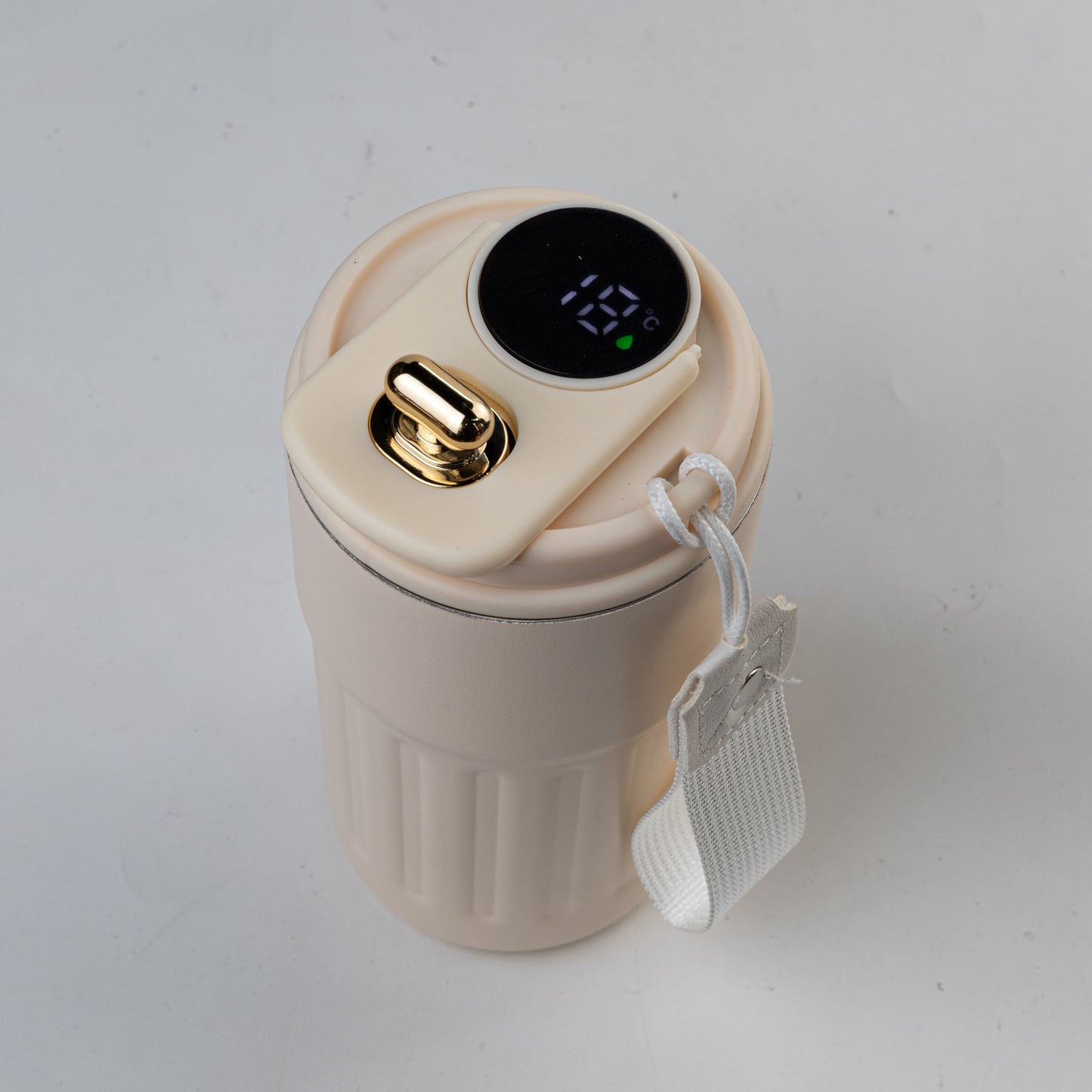 Vaso térmico inteligente que tiene una tapa con display para saber la temperatura interna del mismo. Para regalos empresariales personalizados puede tener un logo grabado