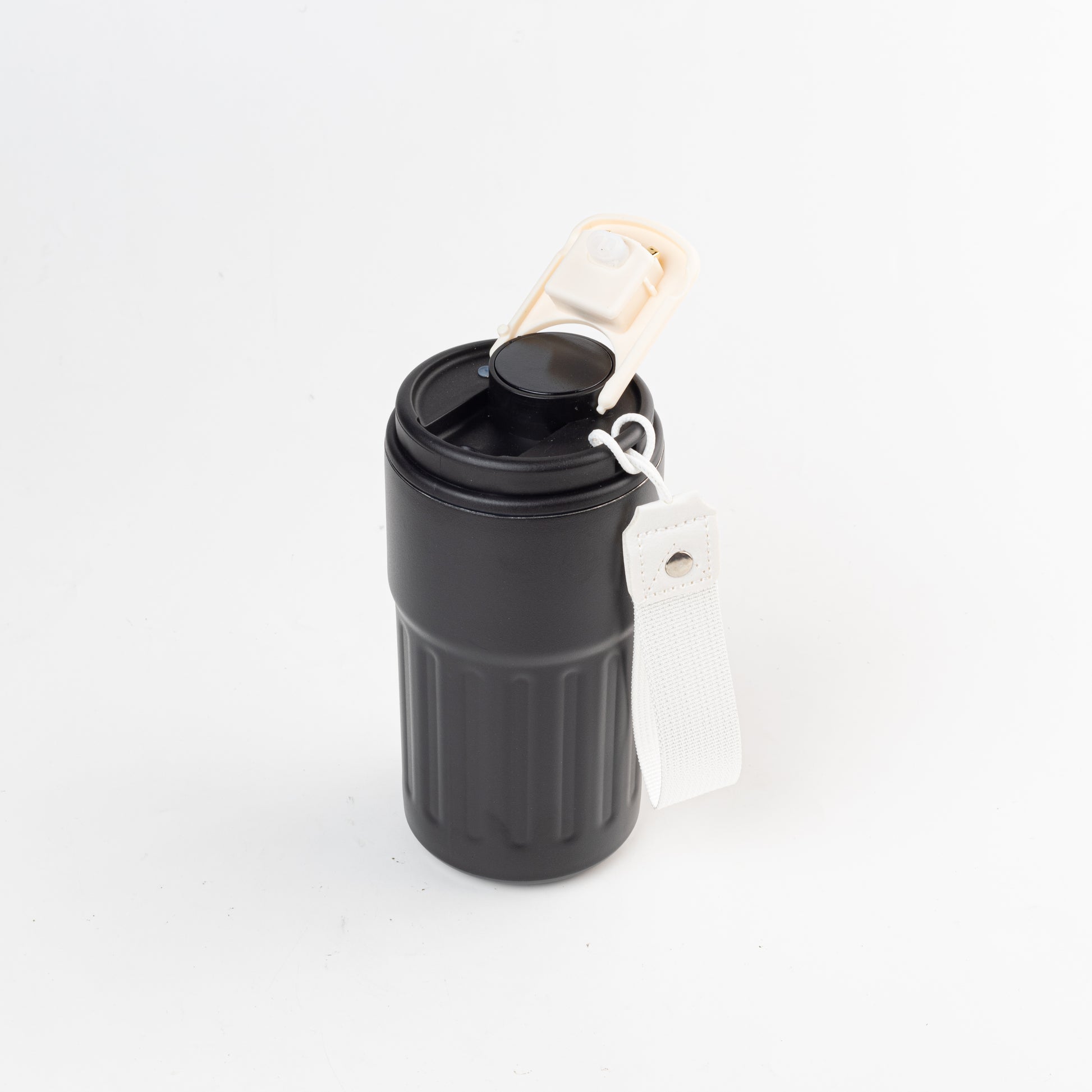 Vaso térmico inteligente que tiene una tapa con display para saber la temperatura interna del mismo. Para regalos empresariales personalizados puede tener un logo grabado