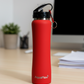Botella deportiva roja en escritorio. Logo personalizado, regalo empresarial.