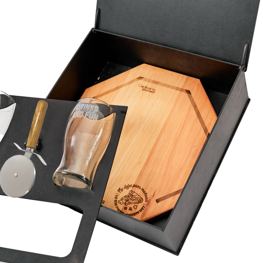 Box Pizzero Jaipur, detalle de pizzera octogonal. Logo personalizado, regalo empresarial.