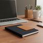 Cuaderno Milán en escritorio. Logo personalizado, regalo corporativo.