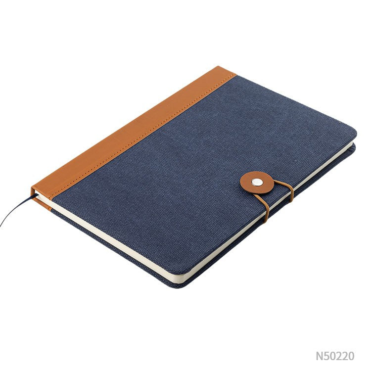Cuaderno Montreal tamaño A5 de tela reciclada color azul. Logo personalizado, regalo empresarial.