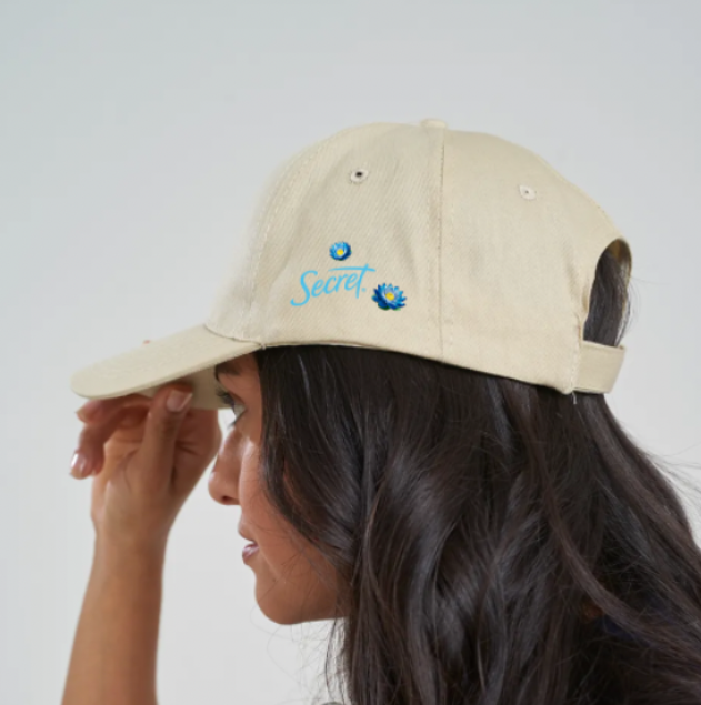 Gorro Clásico de color beige. Logo personalizado, regalo empresarial.