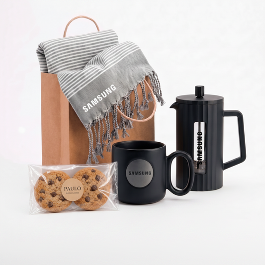 Kit Pausa Cálida. Taza de color negra. Logo personalizado, regalo empresarial.