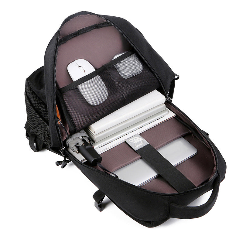 Mochila Premium Foco con bolsillos interiores. Logo personalizado, regalo empresarial.