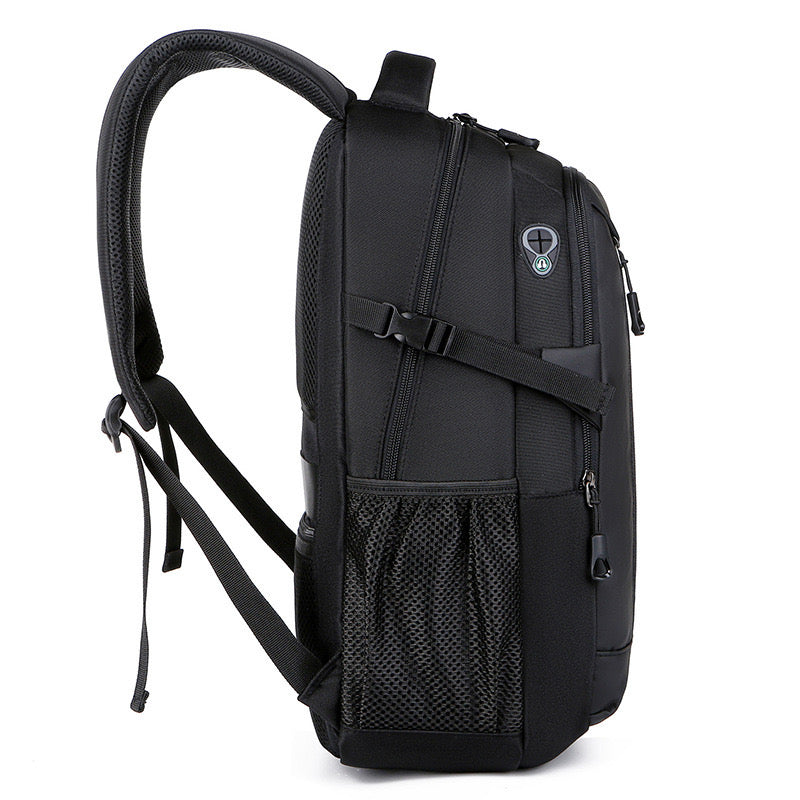 Mochila Premium Foco impermeable. Logo personalizado, regalo empresarial.