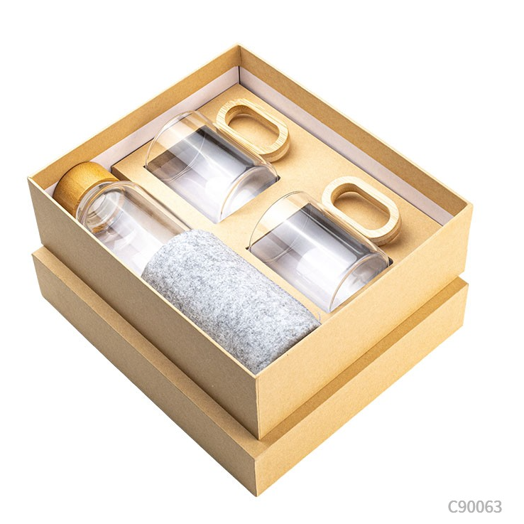 Set Coral, distintos productos en una caja. Logo personalizado, regalo empresarial.