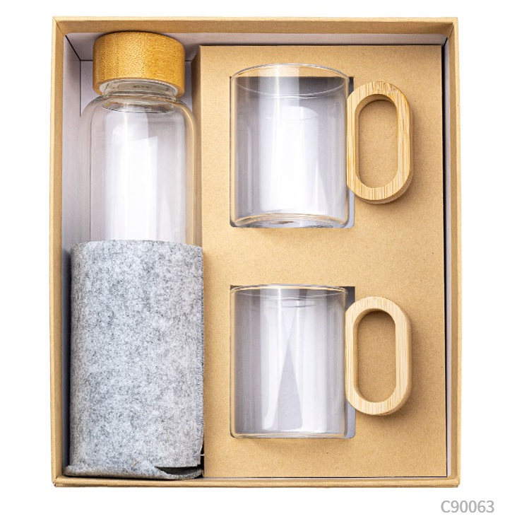 Set Coral, contiene tazas y una botella. Logo personalizado en los tres productos. Regalo empresarial.