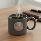 Taza Mara de cerámica color gris. Logo personalizado, regalo empresarial.