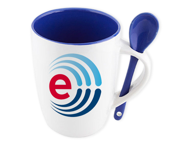 Taza con cuchara azul. Para regalos empresariales se puede personalizar con un logo.