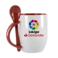 Taza con cuchara roja. Para regalos empresariales se puede personalizar con un logo.