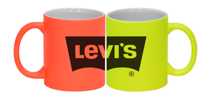 Tazas de cerámica acabado mate con tonos neón. Para regalos empresariales se puede personalizar con un logo.