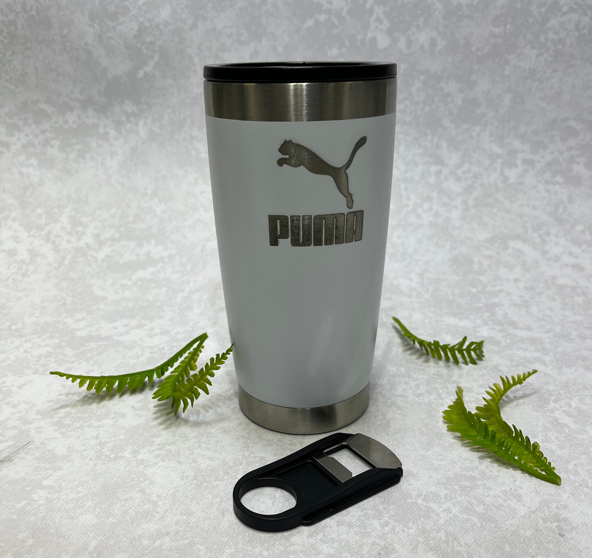 Vaso térmico con destapador. Para regalos empresariales se puede personalizar con un logo utilizando grabado láser.