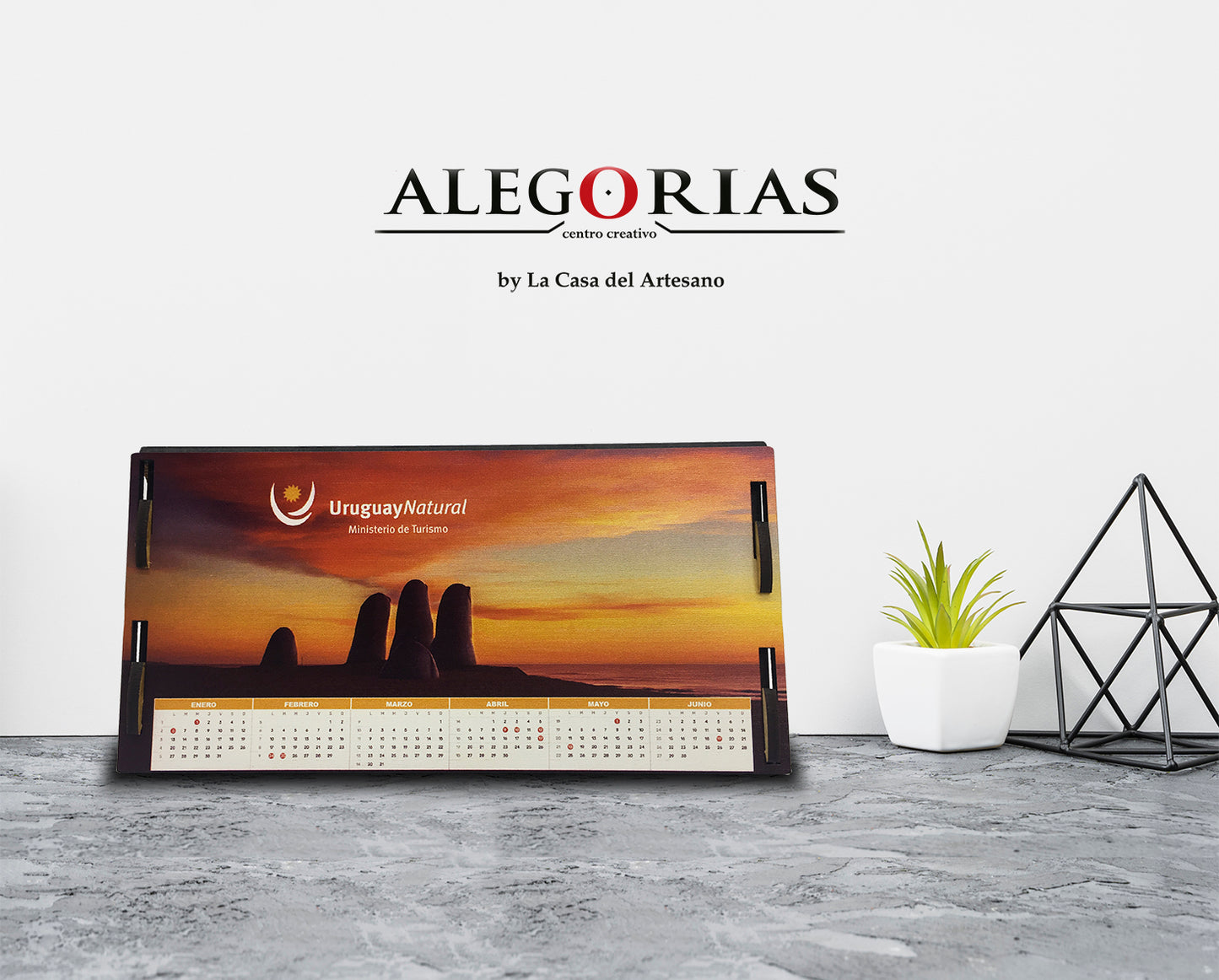 Calendario Casper sobre escritorio.
Logo personalizado, regalo emrpesarial.