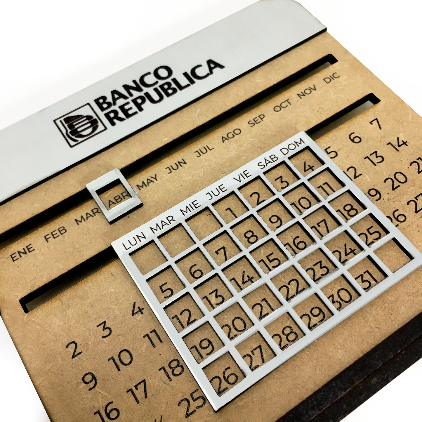 Calendario perpetuo. Con mdf y metalex.