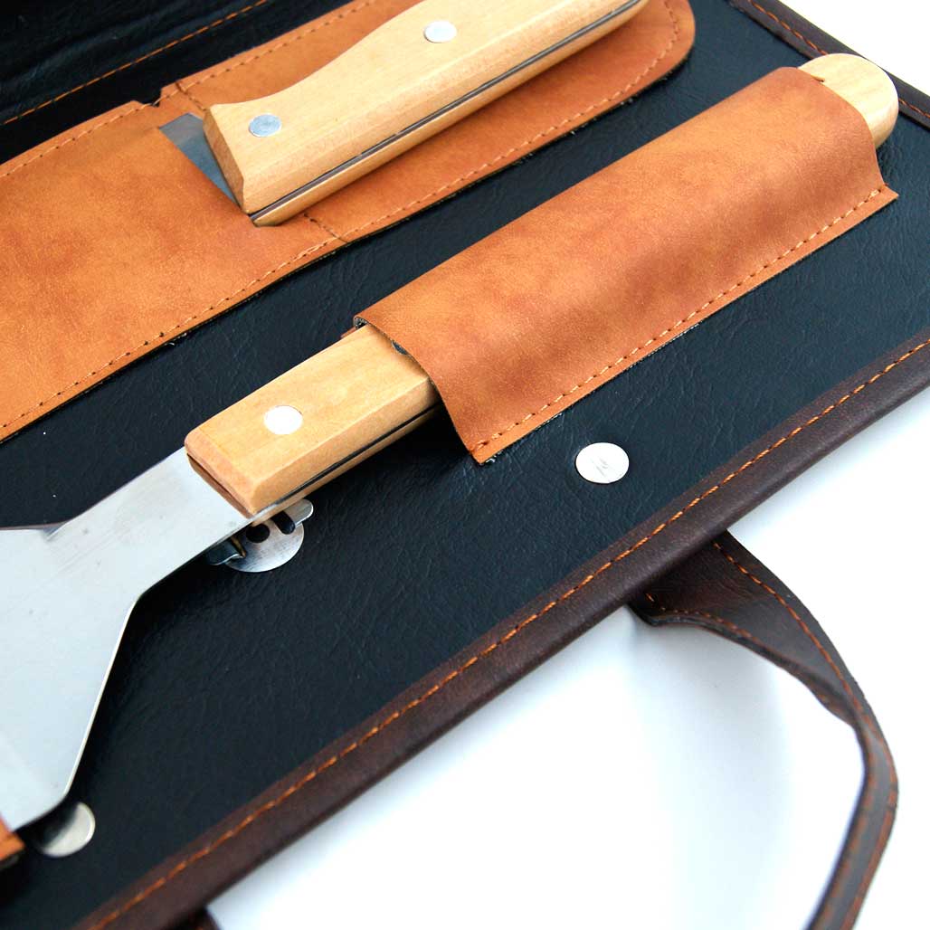 Detalle del estuche del kit teka. Logo personalizado, regalo empresarial.