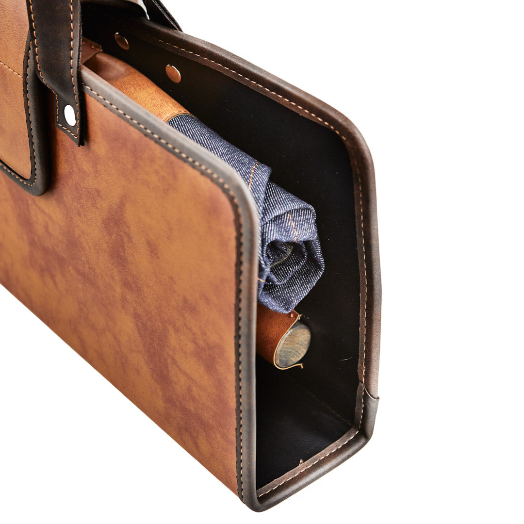 Estuche cerrado de Kit Parrillero Palermo. Logo personalizado, regalo empresa.