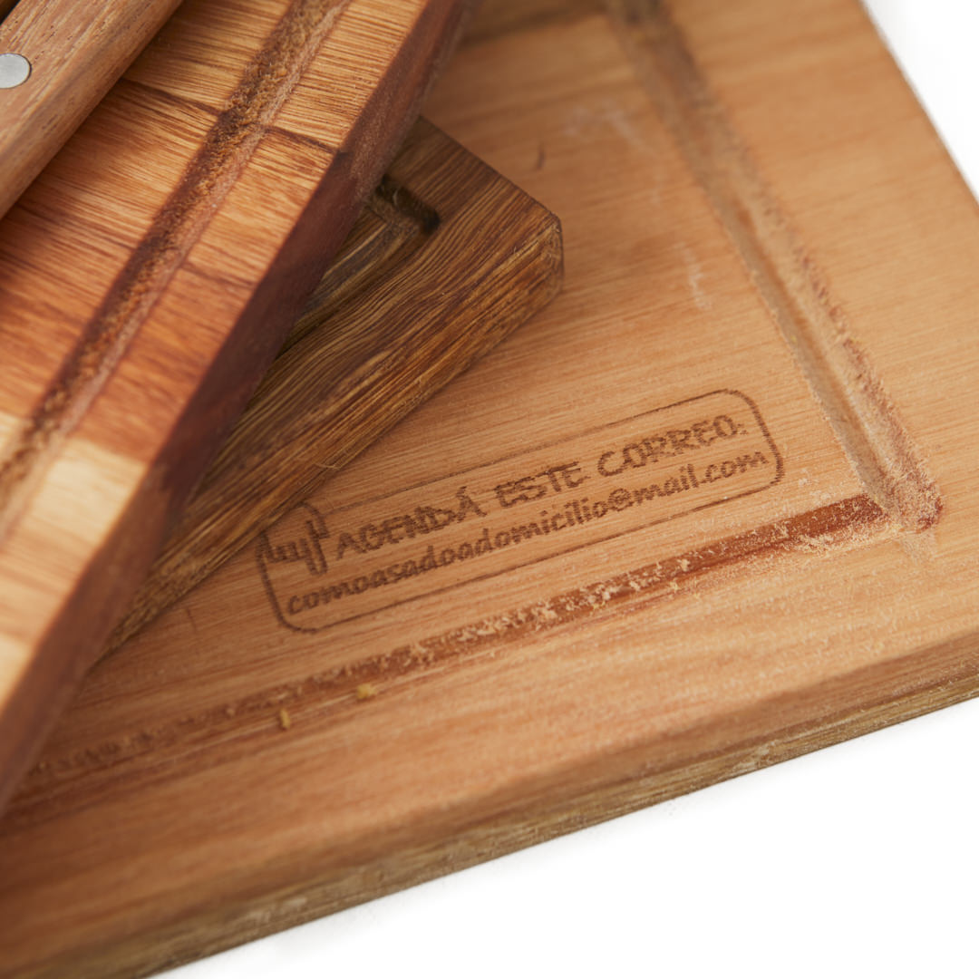 Kit Parrillero Espino. Logo personalizado, regalo empresarial.