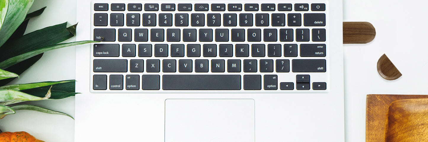 Pendrive Neroli en teclado. Logo personalizado, regalo empresarial.