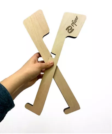 Soporte Notebook Aurora de madera. Logo personalizado, regalo empresarial.
