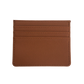 Tarjetero porta documentos de color marrón claro, logo personalizado.